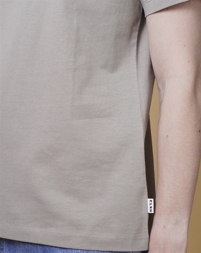 SIGNED BASIC WOMEN'S CASUAL T-